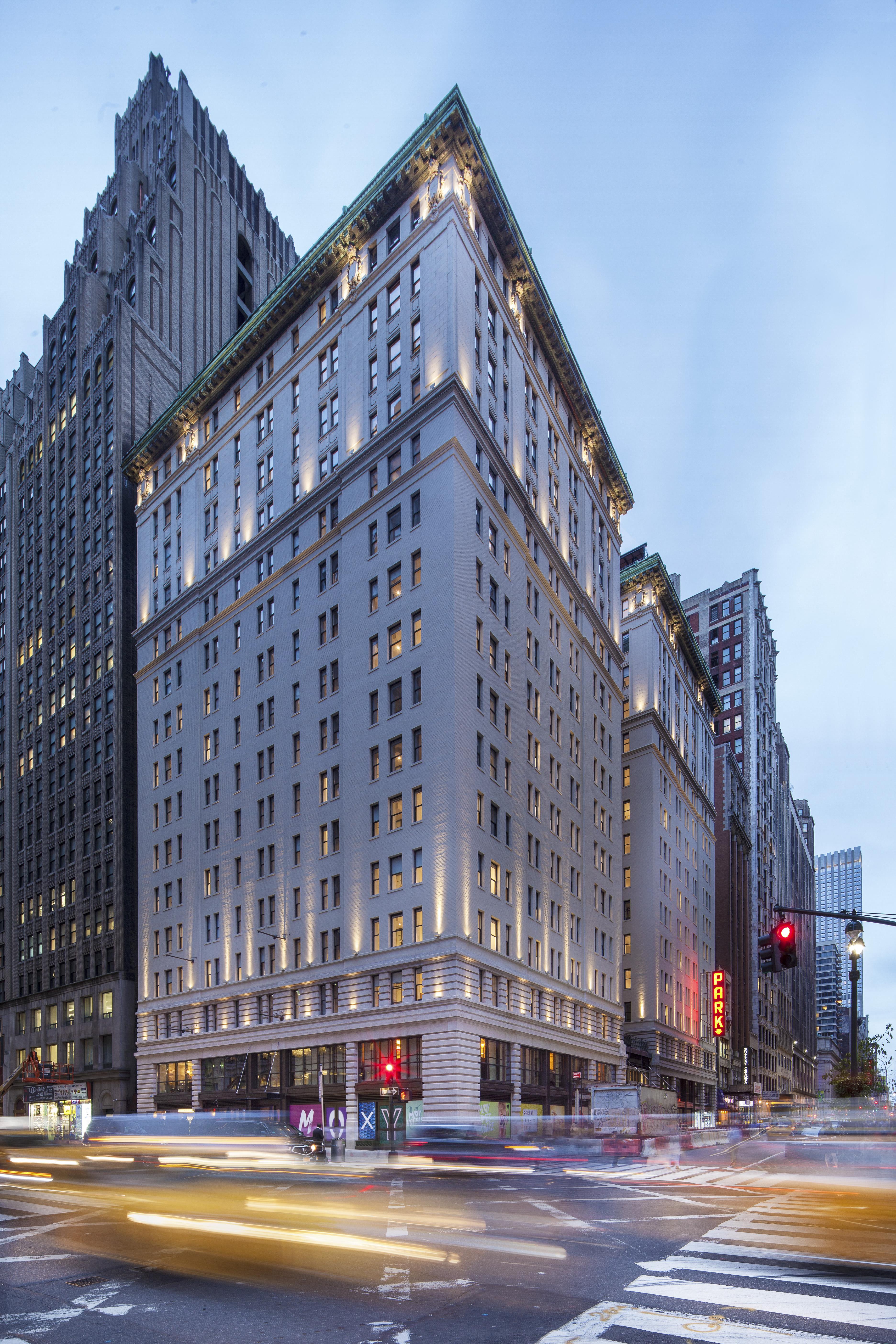 Moxy Nyc Times Square Hotel New York Exterior photo